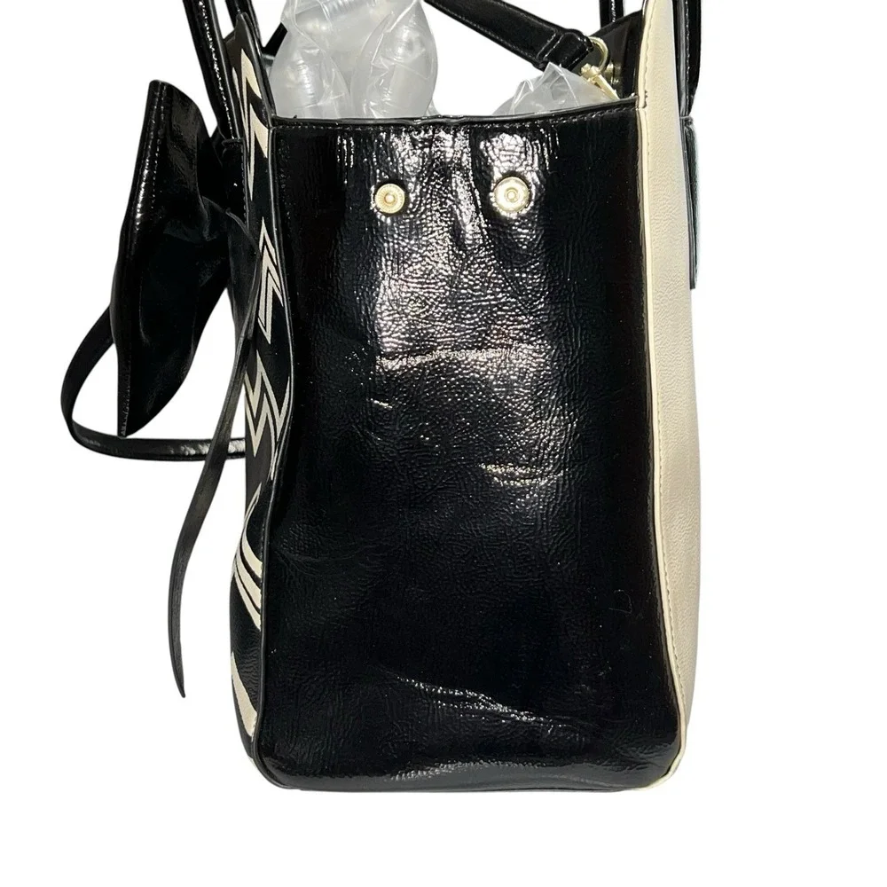 Betsey Johnson Large SATCHEL BLACK WHITE with BIG BOW Zig Zag Print Faux Leather